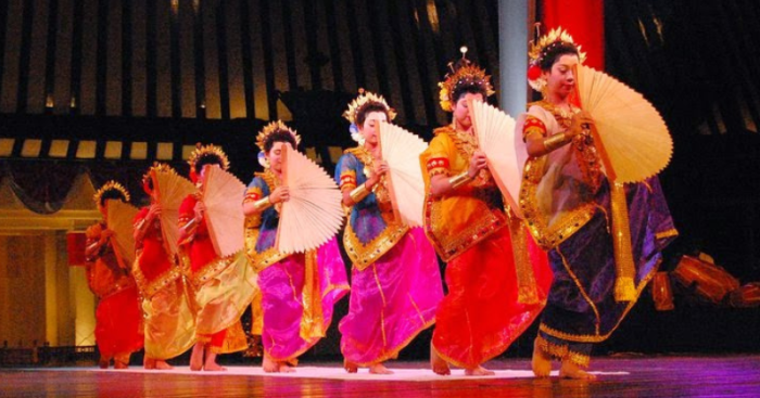 tari sulawesi tarian tradisional toraja pria syukur mengucap cara