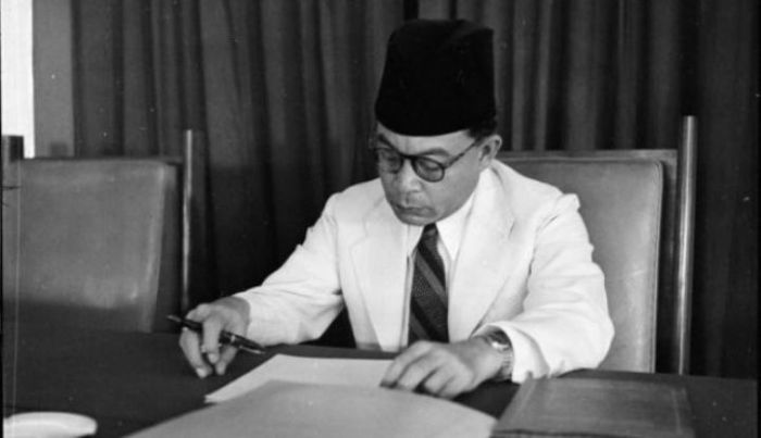 Biografi mohammad hatta dalam bahasa inggris