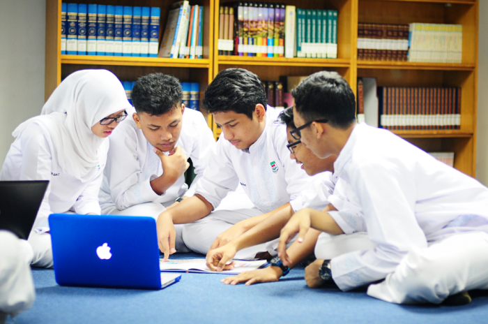 anak sekolah belajar kelas sedih akibat hampir juta jadiberita