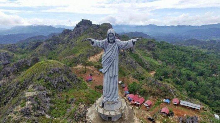 patung yesus memberkati toraja