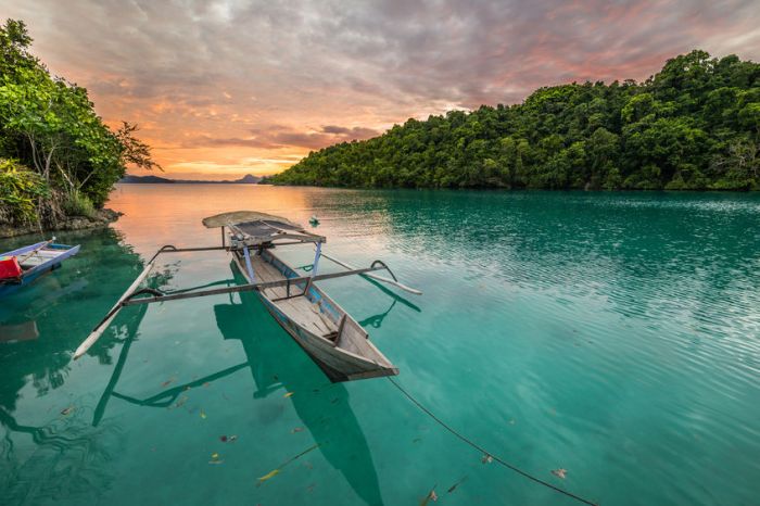 Perahu kecil yang biasa ada di perahu besar