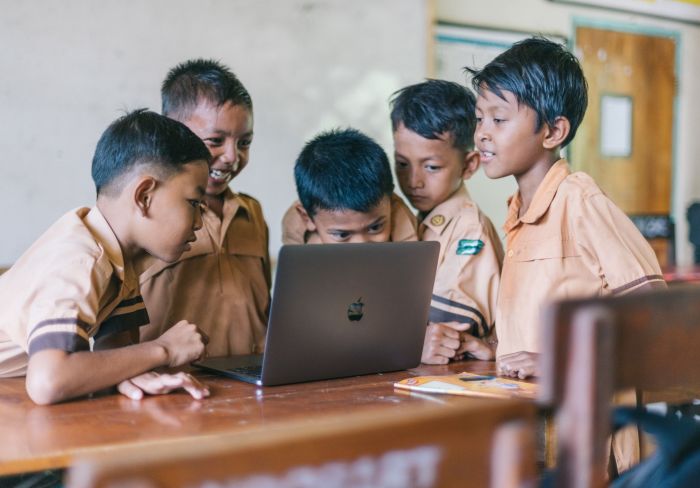 Pemanfaatan internet dalam dunia pendidikan