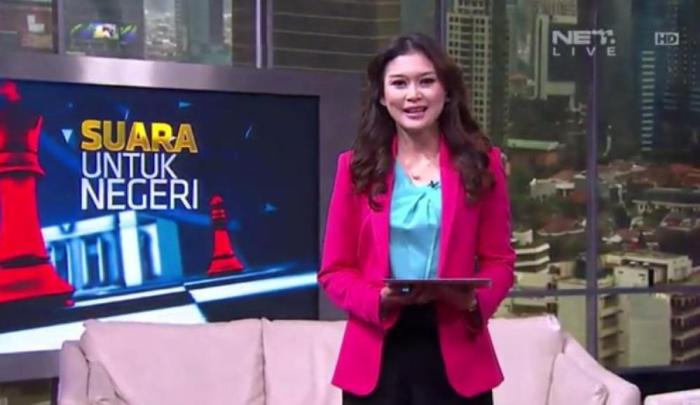 berita reporter televisi pembawa menyampaikan