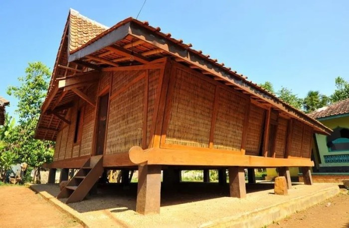 Cirebon kasepuhan keraton adat rumah kerajaan jawa barat batiqa liburan alternatif