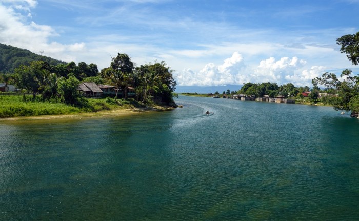 poso danau tentena fluss indonesien nahe near memikat