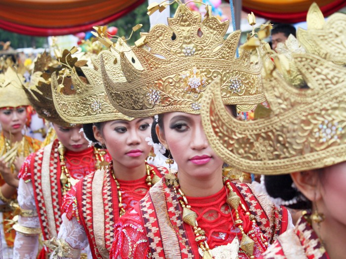 perbedaan siger pepadun dan saibatin terbaru