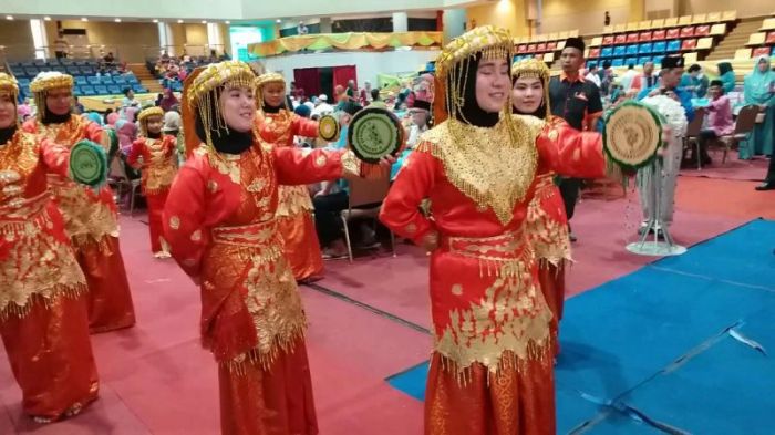 ayak tari tarian pengiring agama