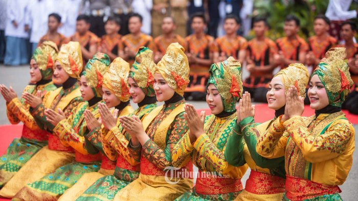 Tari tunggal contoh unsur tarian topeng gerak lengkap tradisional kelana penjelasannya kesenian barat pasti properti berdasarkan menceritakan golek nusantara gerakan