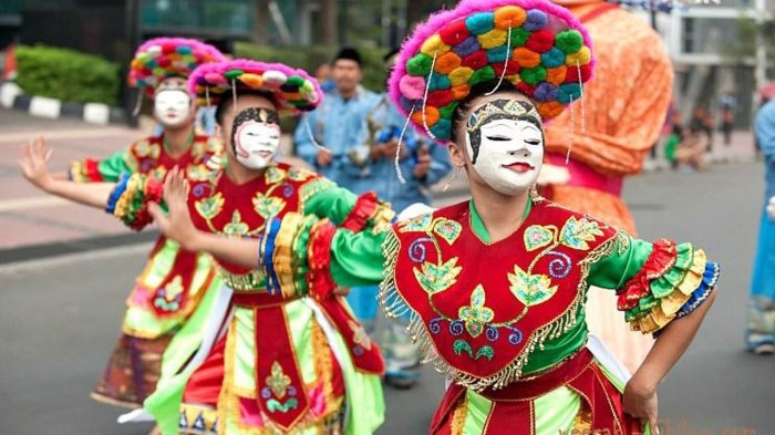 gambar tarian topeng betawi terbaru