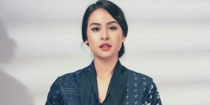 biografi maudy ayunda bahasa inggris