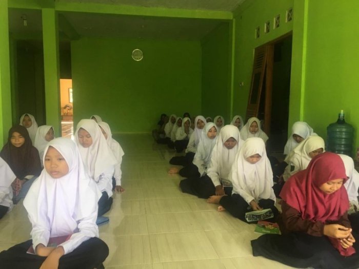 anak pesantren pondok pendidikan tidak puasa wajib baligh pertengahan santri lembaga sholeh melanjutkan pentingnya juga ke bantuan mencetak inilah sholehah