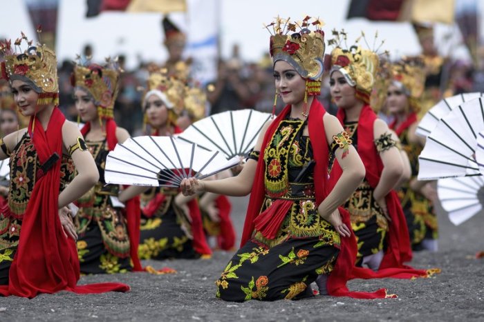 tarian tradisional tari budaya lestarikan orami ayo